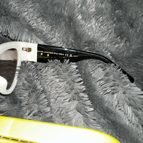 Marc Jacobs Sunglasses - Picture 4 of 4